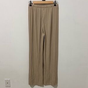 Uniqlo Beige Pleated Wide-Leg Pants